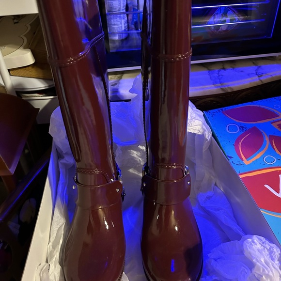 MK Tall Rainboots, Size 6, Maroon Color, with Box - Picture 4 of 5